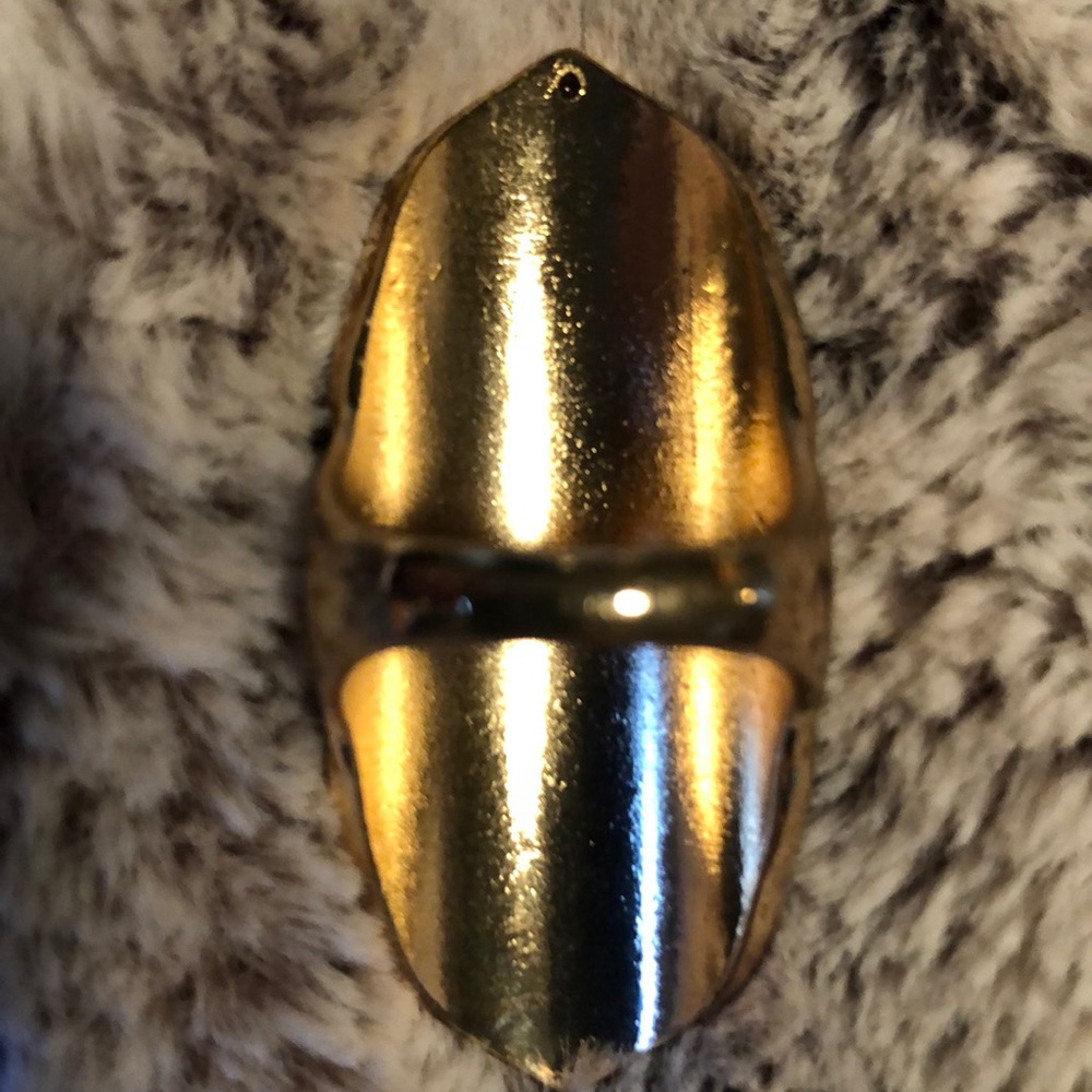 🟥MACY’S🟥 GOLD COSTUME COCKTAIL RING - Picture 2 of 5